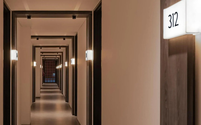 REZ Hotel