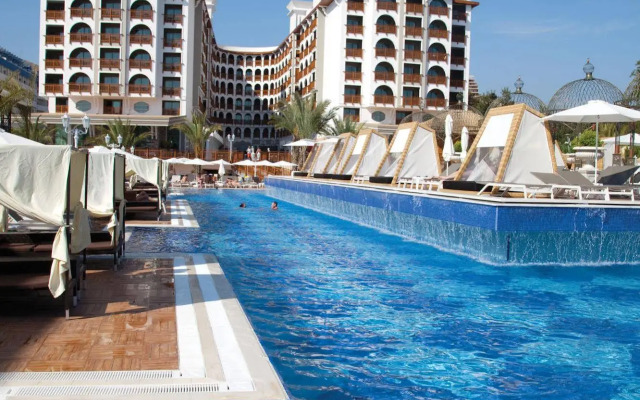 Quattro Beach Spa & Resort Hotel