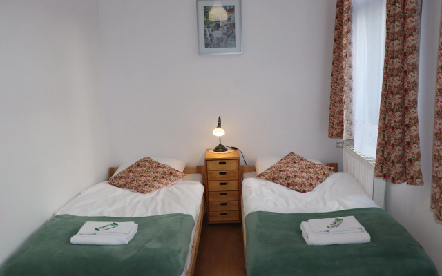 Dworek pod świerkami