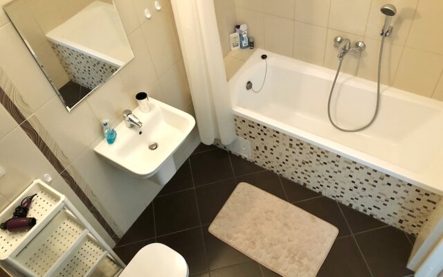 Fox Center Apartments