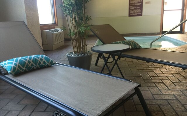 Schoenbrunn Inn & Suites