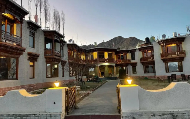 Hotel Mandal Chan