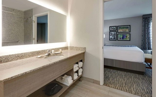 La Quinta Inn & Suites by Wyndham Fredericksburg
