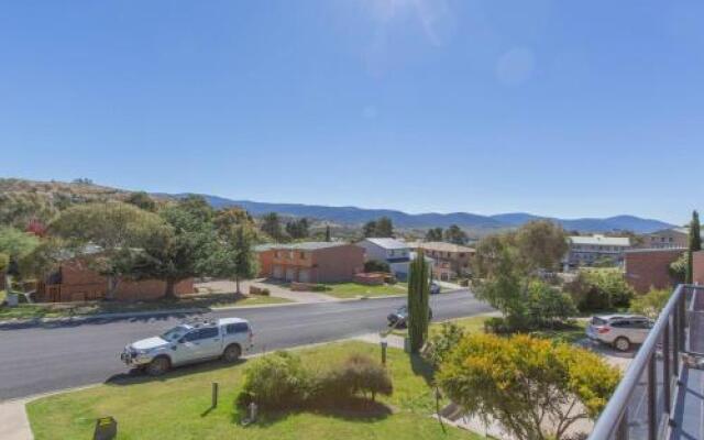 Acacia 5/2 Kirwan Close