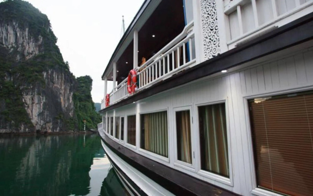 Viola Cruise Halong Bay