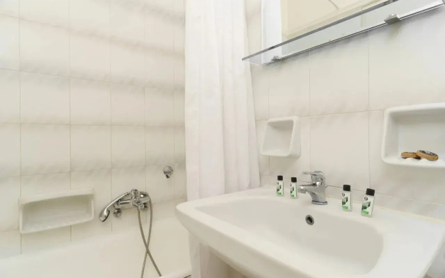 Eleana Hotel