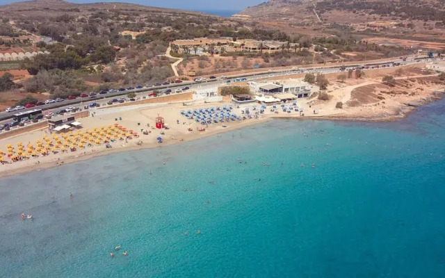 Seafront Penthouse With Unobstructed Sea Views