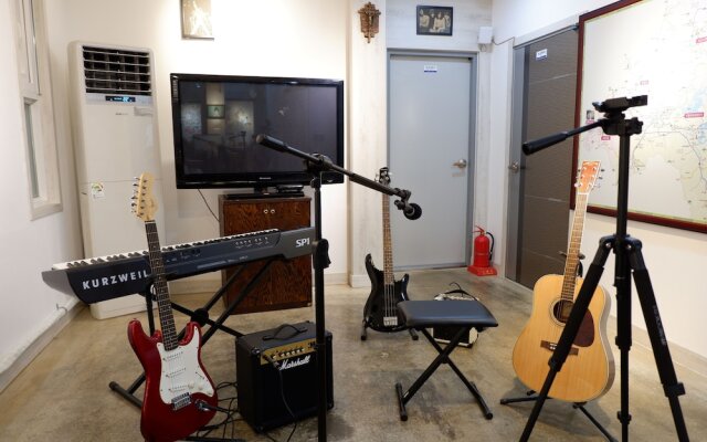 Haru The Guesthouse Hostel