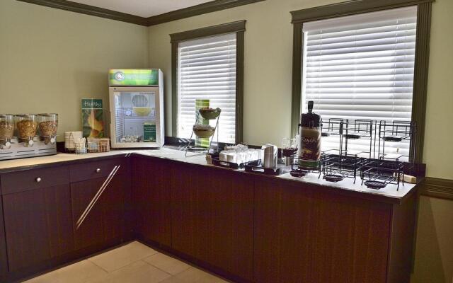 Velora Hinton, Ascend Hotel Collection