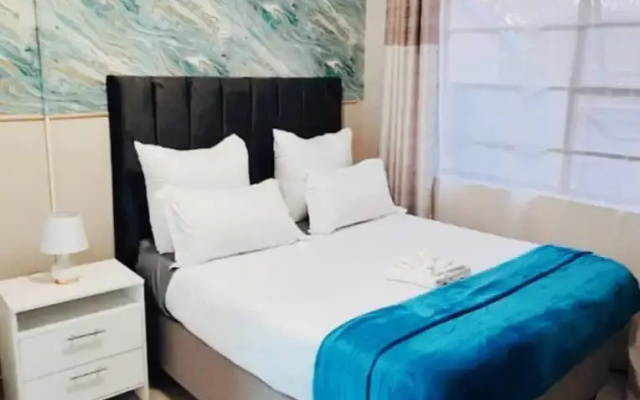 Emerald Suite Sleeps 6 With Free Parking