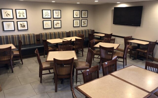 Country Inn & Suites by Radisson, Rapid City, SD