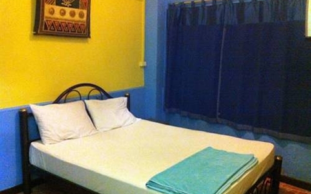 Gaeng Phet Restaurant & Guesthouse