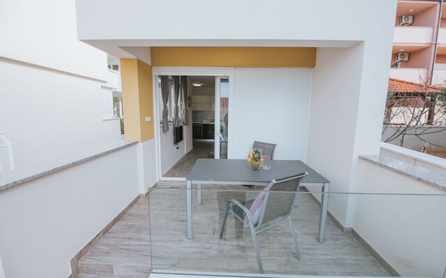 Apartments & Rooms Danivan Pool Villas B