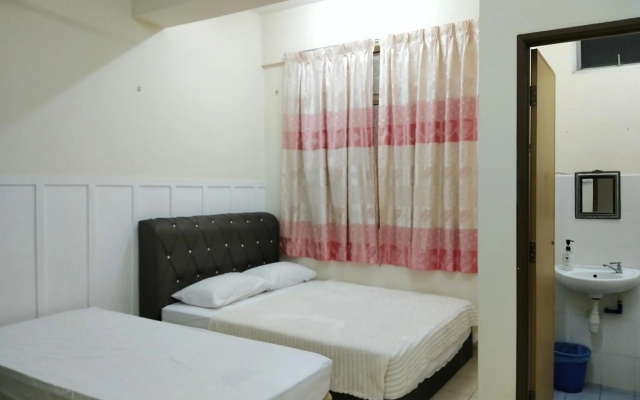 Cozy Homestay KTCC Mall Pantai Batu Burok HSNZ 3BR Pangsapuri Ladang Gemilang 1 by NadiHome – Guest Rooms – Kuala Terengganu