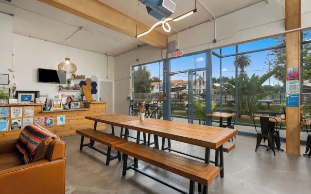 ITH Santa Barbara Beach Hostel