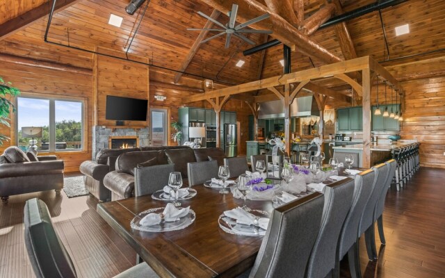 Breathtaking Views 10 Bedroom Cabin by Heavenly Views Resort