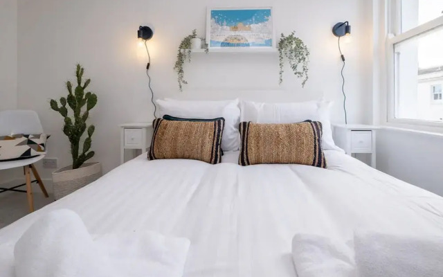 Host Stay Good Vibes at Buckingham