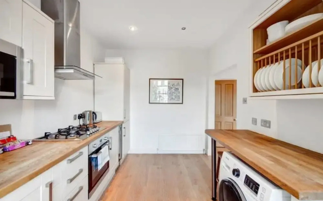 Elegant 2 Bed Apt in Kensington Olympia