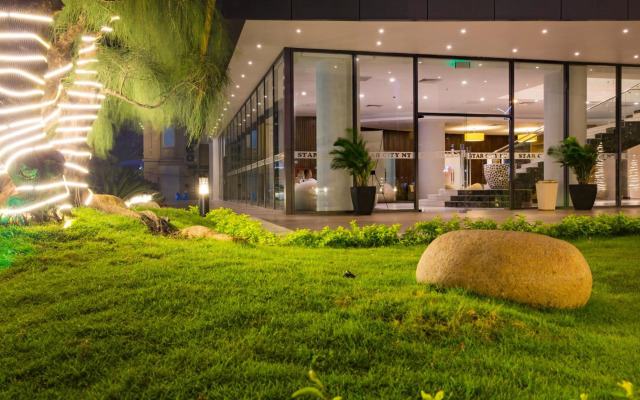 Starcity Hotel & Condotel Beachfront Nha Trang