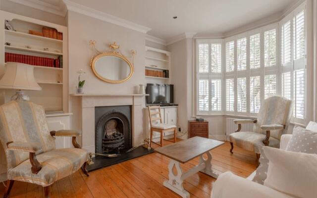 Charming Two Bedroom Home in West London