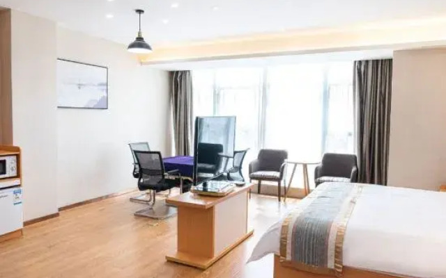 Holiday Huadu Hotel (Zhumadian Railway Station)