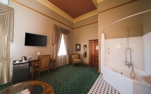 Denison Boutique Hotel