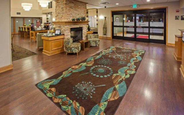 Hampton Inn & Suites Canton