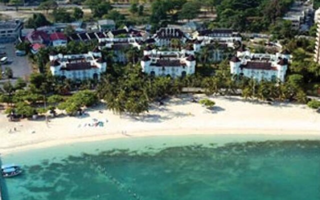 Private 2 Bedroom Beachfront Penthouse Condo Ocho Rios, Jamaica