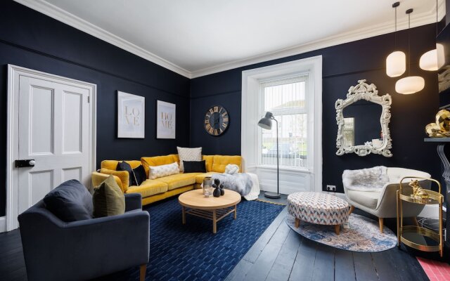 Luxurious 4 Bed House - Sleeps 8