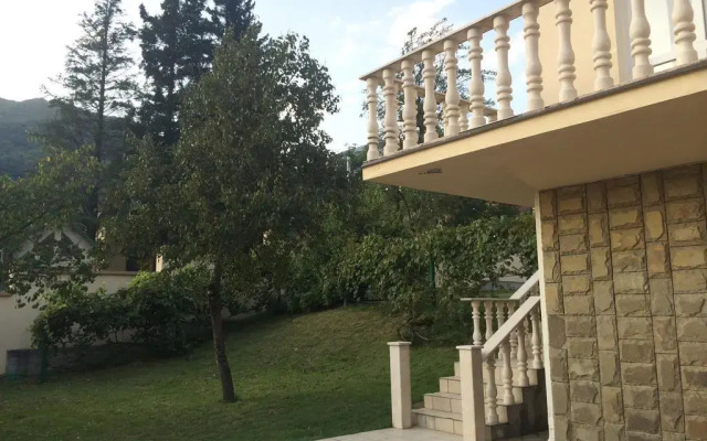 V Krasnoy Polyane Hostel