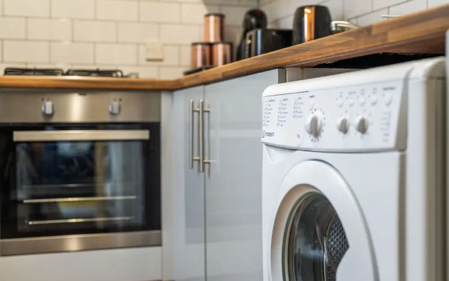 Staines Studio Apartment - Heathrow