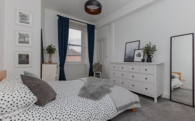 Spacious, Stylish 2BR Flat For 4 in Leith Walk