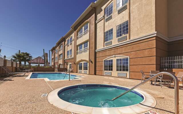 La Quinta Inn & Suites by Wyndham Angleton
