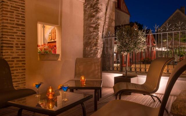 Hôtel Aux Vieux Remparts, The Originals Relais