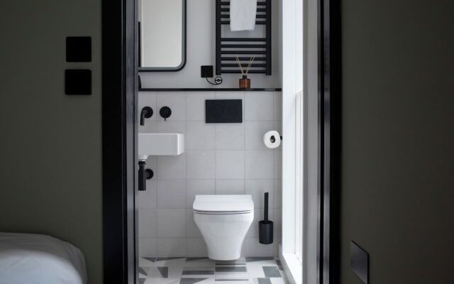 Bob W Tower Hill Studios