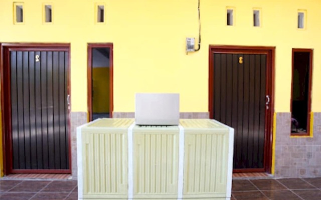 OYO Life 92920 Rumah Kost Azca