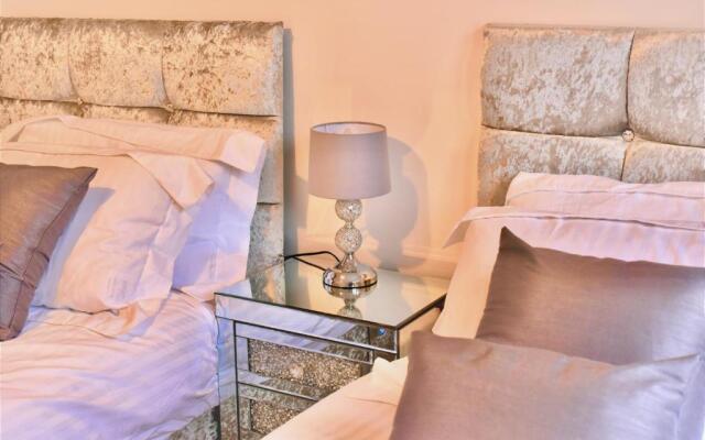 Exec 2Bed 2Bath Serviced Apartment Balcony Parking