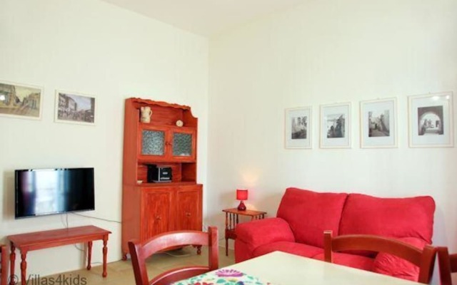 The Courtyard - Rosa