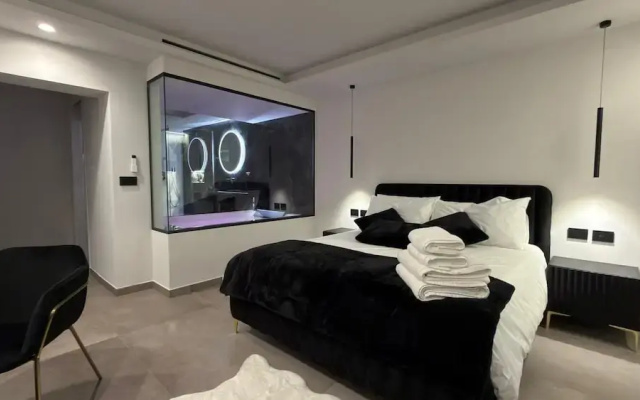 Coco Noir Luxury Villa