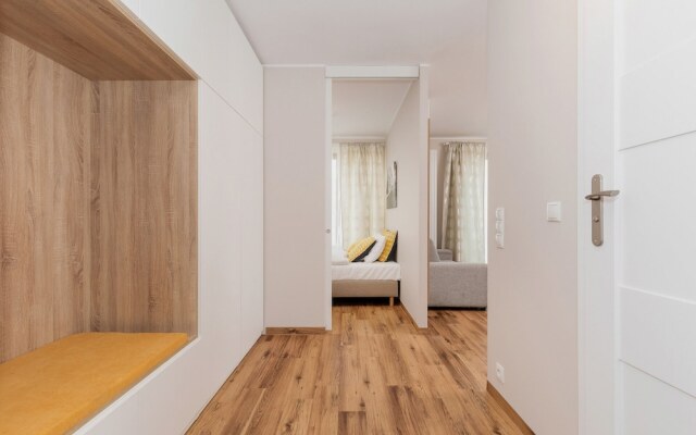 Apartment Poznan Dominikanska by Renters