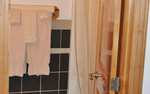 Twin Peaks Lodge and RV Park