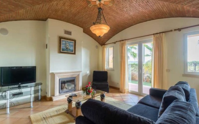 Villa - 4 Bedrooms with Pool and WiFi - 102546