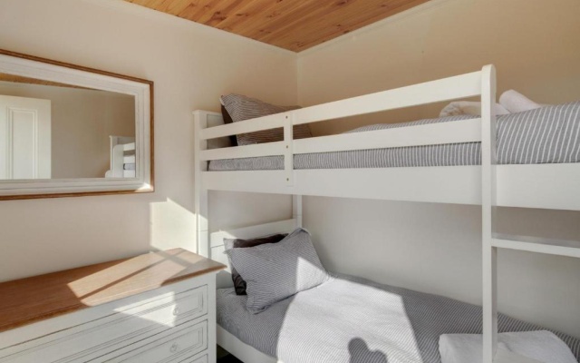 Magnetic Cottage circa: 1850's – Guest Rooms – Port Fairy