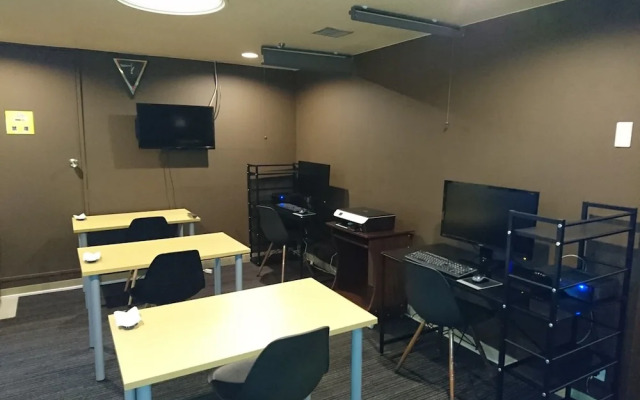 ATSUGI CAPSULEHOTEL – Caters to Men