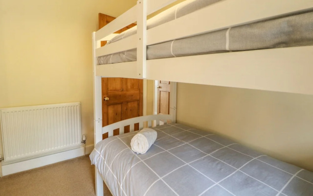 4 Alma Road
