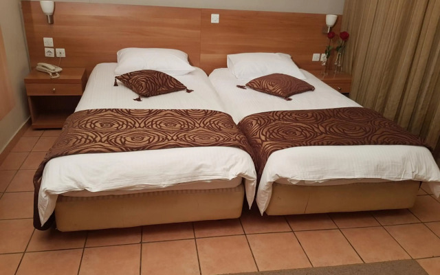 Glaros Hotel