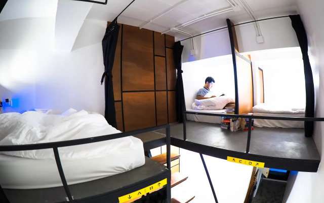 Book a Bed Poshtel - Hostel