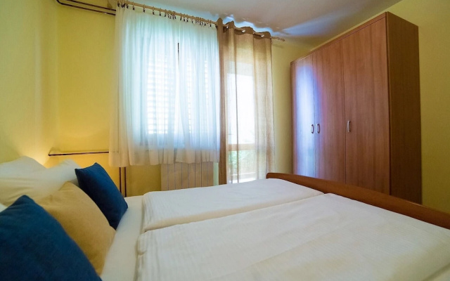 2 Bedroom Apartment With Balconie in Porec Croatia 900 m From the Beach - Apartment in Porec - Photo 4