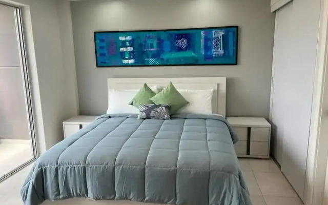 Eagle Beach Modern 2br2ba Beachfront Condo w Pool
