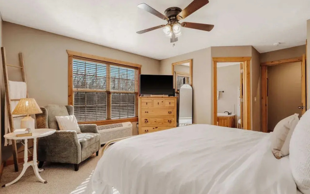 Cozy Pines Cabin - Quiet Relaxation!